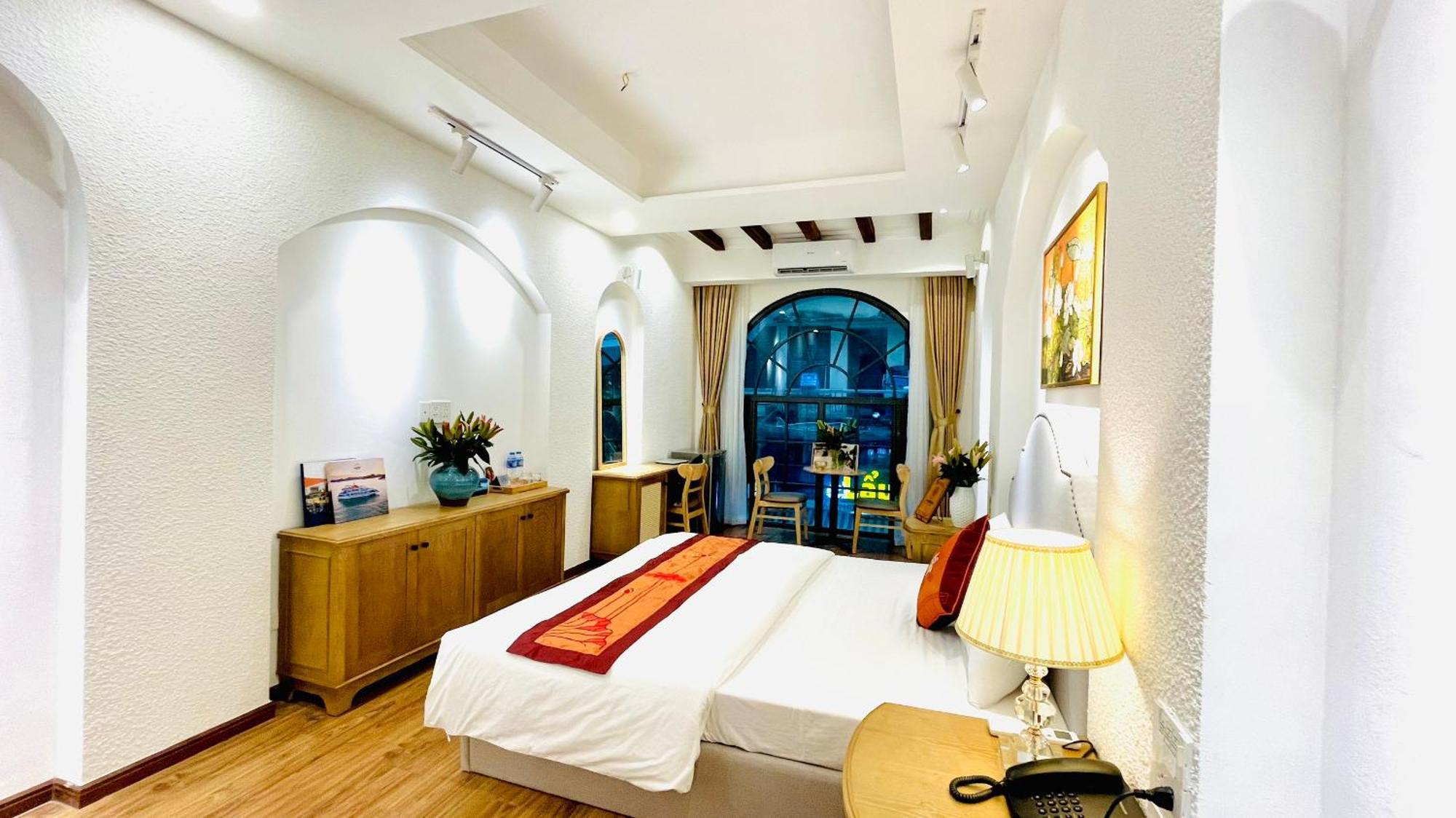La Mandarina Hotel & Travel At 13 Hang Hanh Street - Hanoi — Photos 1