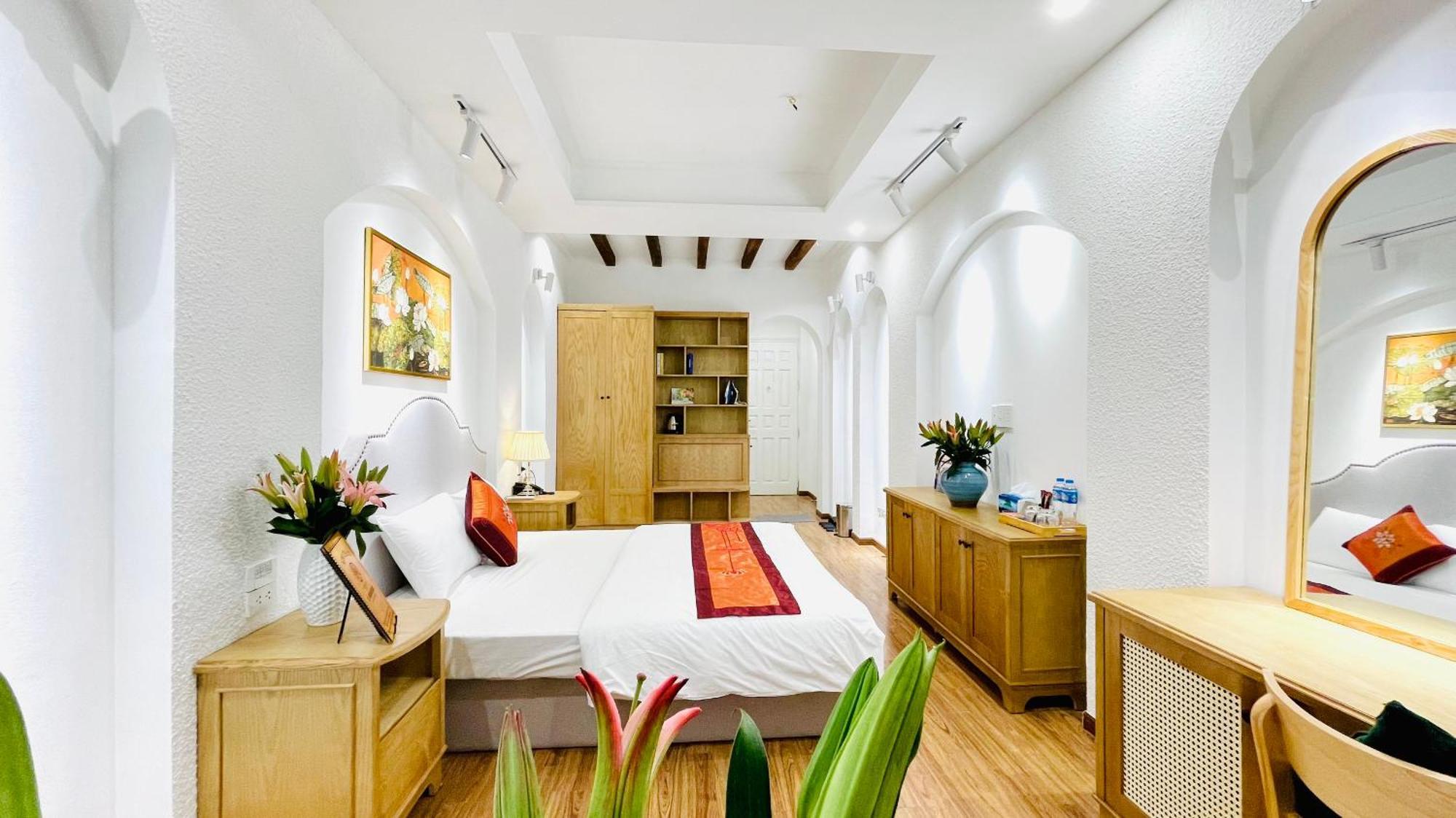 La Mandarina Hotel & Travel At 13 Hang Hanh Street - Hanoi — Photos 3